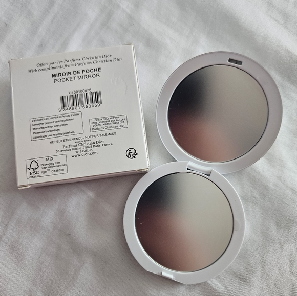 NIB Dior White Quilted Compact Mirror with Silver Logo - Picture 4 of 5